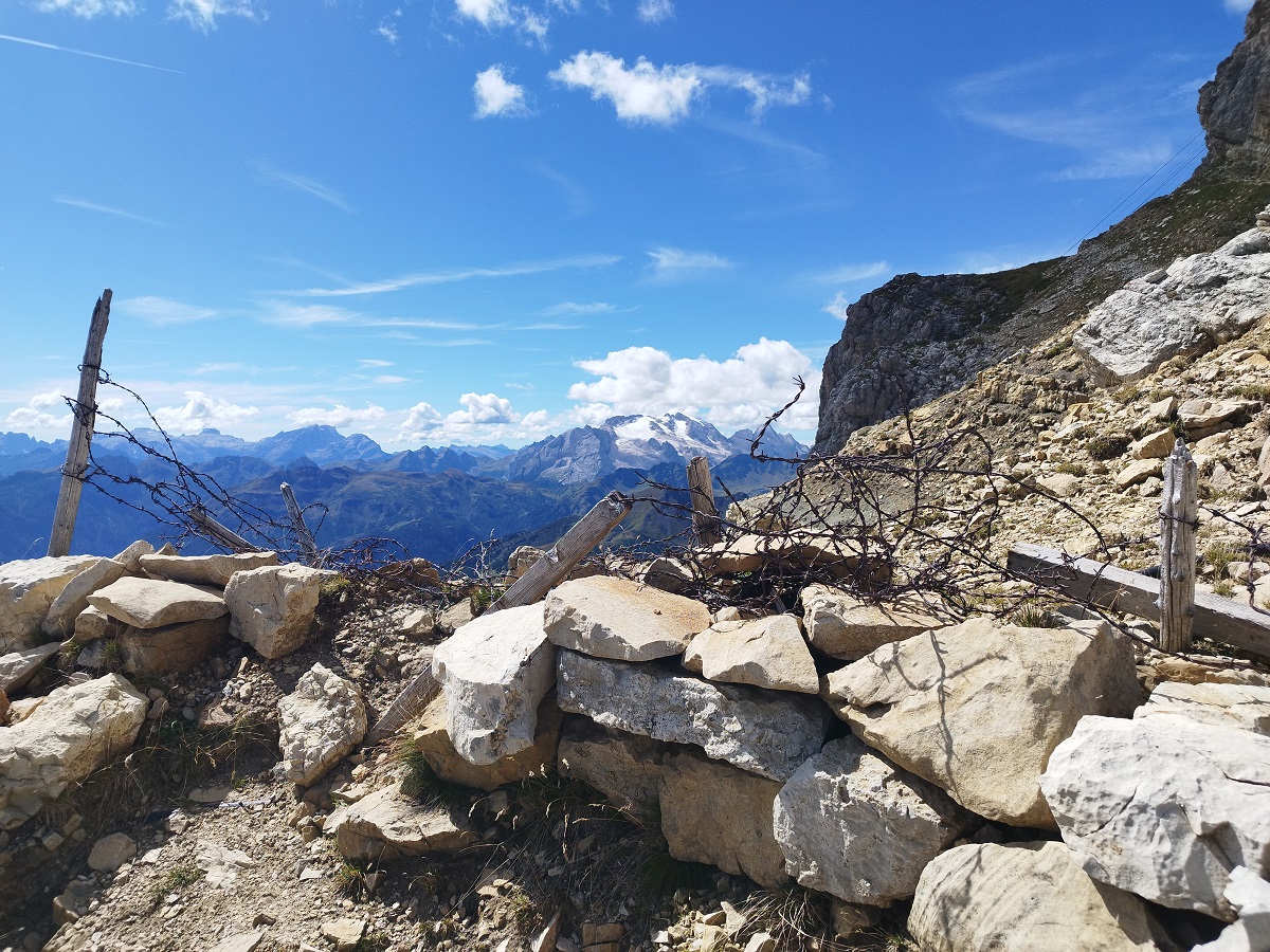 15 Barbed wire and Marmolada
