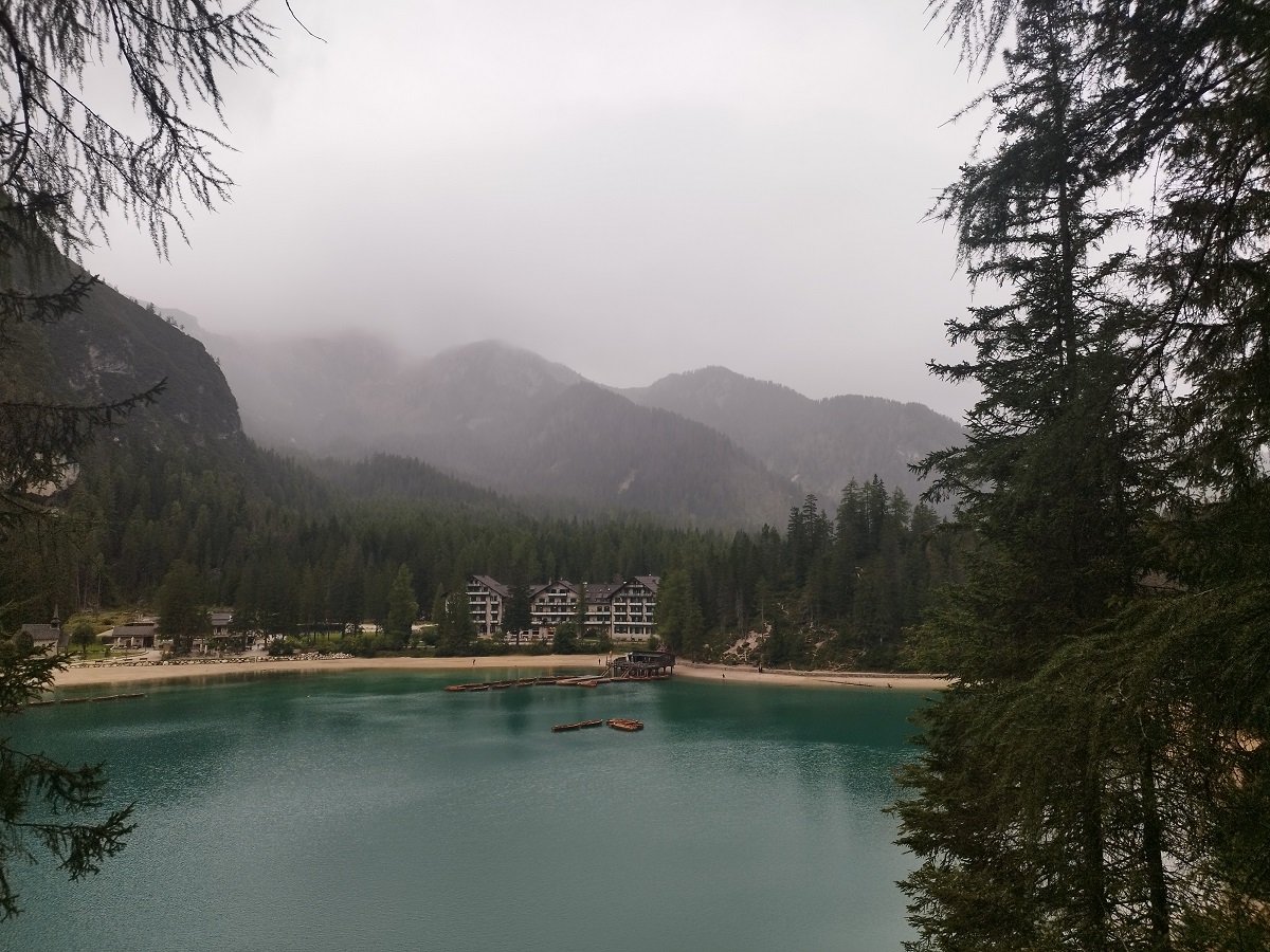 17 The Overlook hotel at the lake