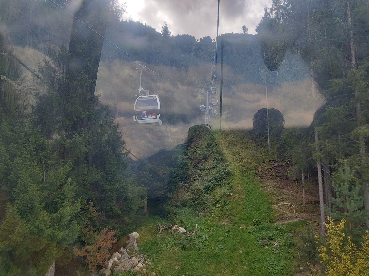 4 Gondola goes up